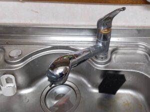 スパウトイン（オールインワン）タイプ浄水器の取替工事　ミカドキッチン　施工前確認